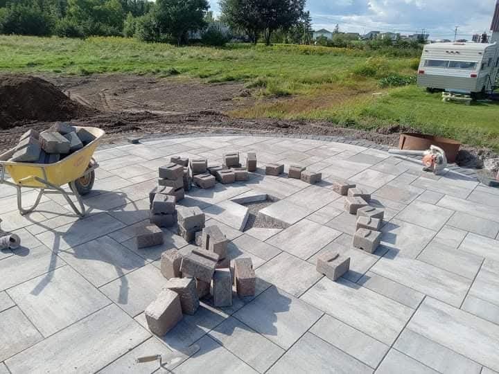Construction d'un patio circulaire en pavés